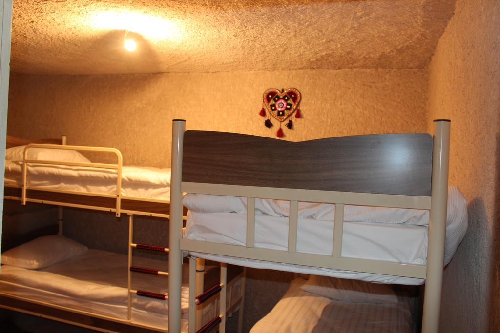 גורמה Stay In Peace Cave Hostel מראה חיצוני תמונה